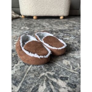 Coxist Cozy Brown Faux-Suede Slippers with White Sherpa Trim